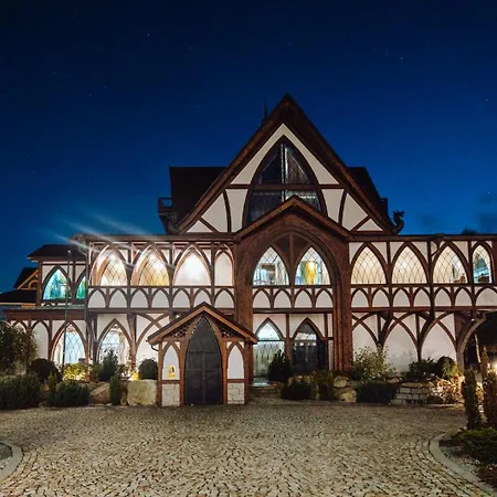 Viking Valley Suite: Garden Terrace, Garage & Wellness Access