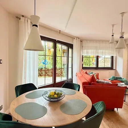 Viking Valley Suite: Garden Terrace, Garage & Wellness Access Apartment