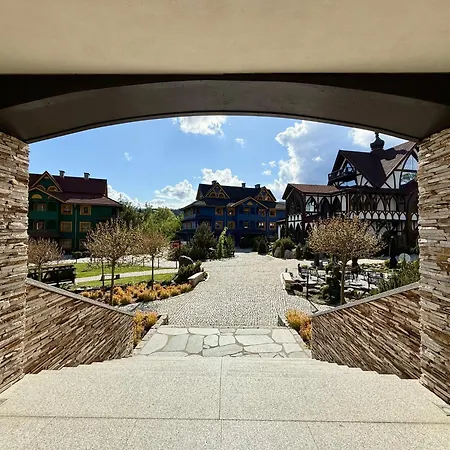 Viking Valley Suite: Garden Terrace, Garage & Wellness Access *