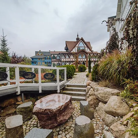 Viking Valley Suite: Garden Terrace, Garage & Wellness Access *