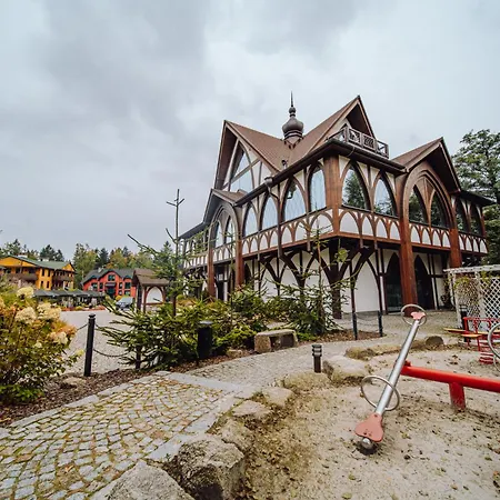 Viking Valley Suite: Garden Terrace, Garage & Wellness Access *