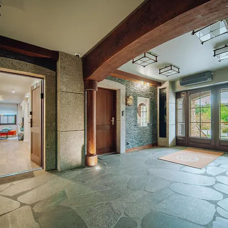Apartment Viking Valley Suite: Garden Terrace, Garage & Wellness Access *